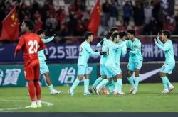 足球锦标赛引爆热烈气氛，球迷震撼不已的简单介绍